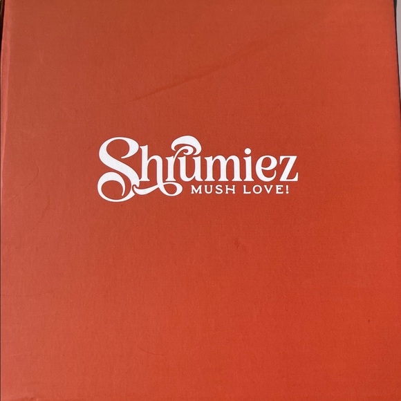 NIB Ceramic Red & White Mushroom Vase - Decorative Home Accent - Picture 6 of 6